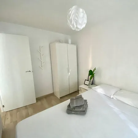 Con Piscina Y Garaje, Playa A 10 Min *