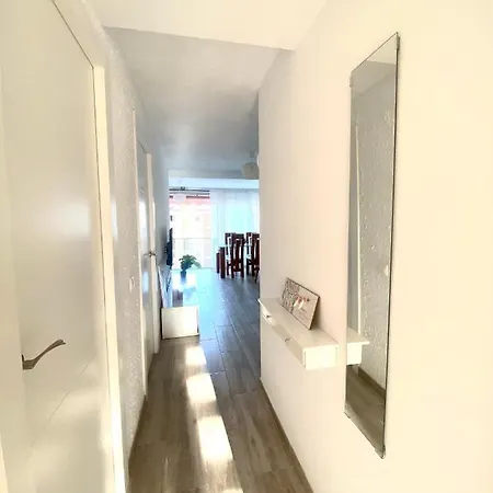 Con Piscina Y Garaje, Playa A 10 Min